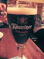 ドイツビール、KostriBerの写真。黒ビールでしたけど、一番飲みやすかったかな。